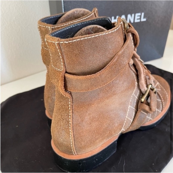 100% Authentic Chanel Brown Suede Combat Boots size 37.5 / 7 w/ BOX and dust bag - Picture 3 of 11